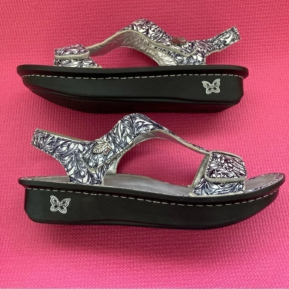 Algeria 36 Navy White Leather Sandals KEN-769.  Size 41 US 10.5
